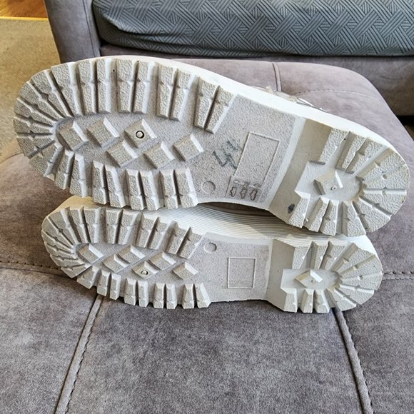 NEW Steve Madden Women's Off-White Darth Boucle Boots - Picture 7 of 7